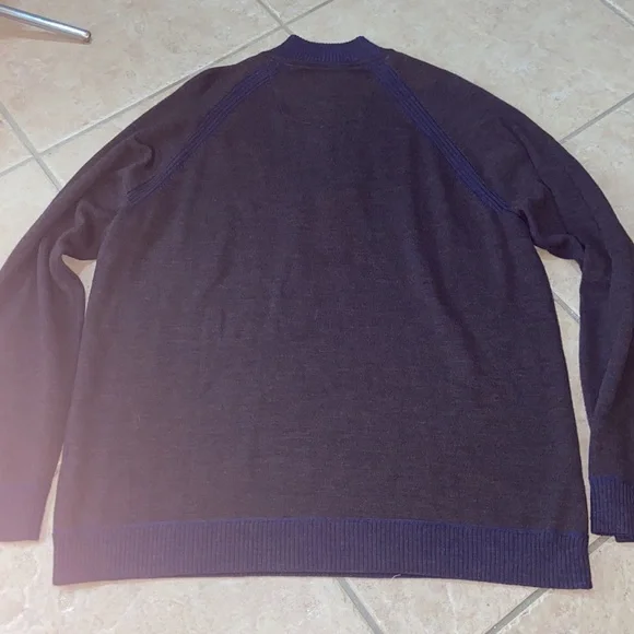 Like new Robert Graham Classic Fit 1/4 Zip 100% Wool Sweater Brown Raglan